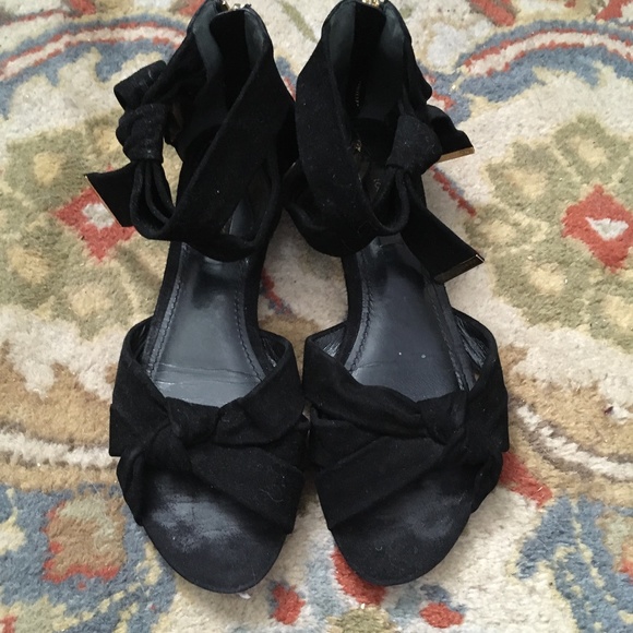 Authentic LOUIS VUITTON Black Suede Flat 'Cocktail' Sandals 37 - Picture 3 of 10